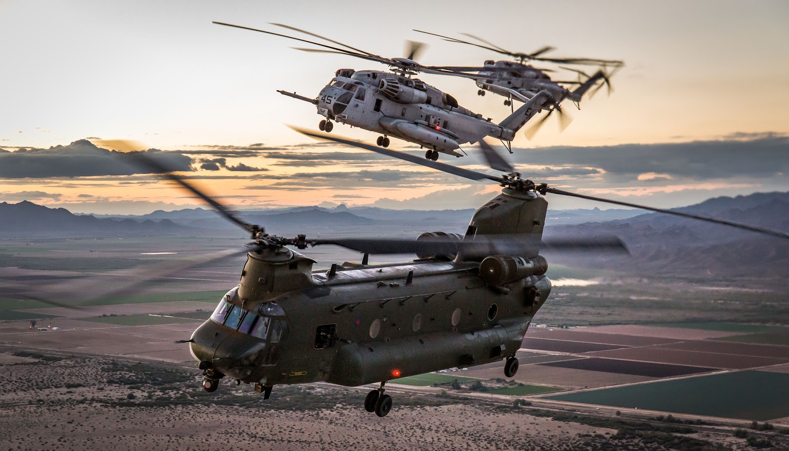 royal air force ch 47 chinook flying