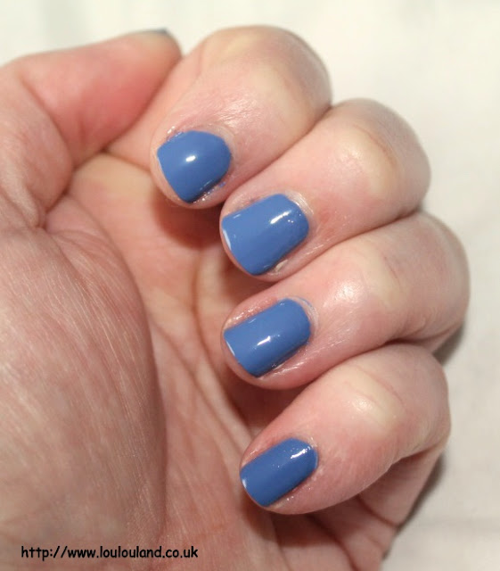 LouLouLand: Essie - Pret-A-Surfer - Nails Of The Day