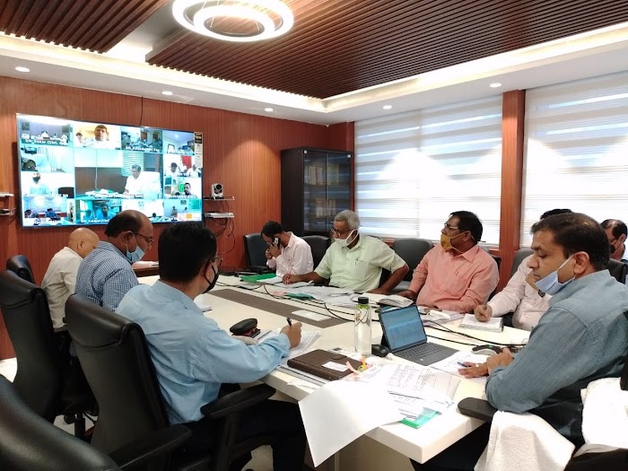प्रमंडल अंतर्गत जिला निर्वाचन पदाधिकारी सह जिला पदाधिकारी, निर्वाचक निबंधन पदाधिकारी एवं उप निर्वाचन पदाधिकारियों के साथ वीडियो कॉन्फ्रेंसिंग के माध्यम से समीक्षात्मक बैठक की।