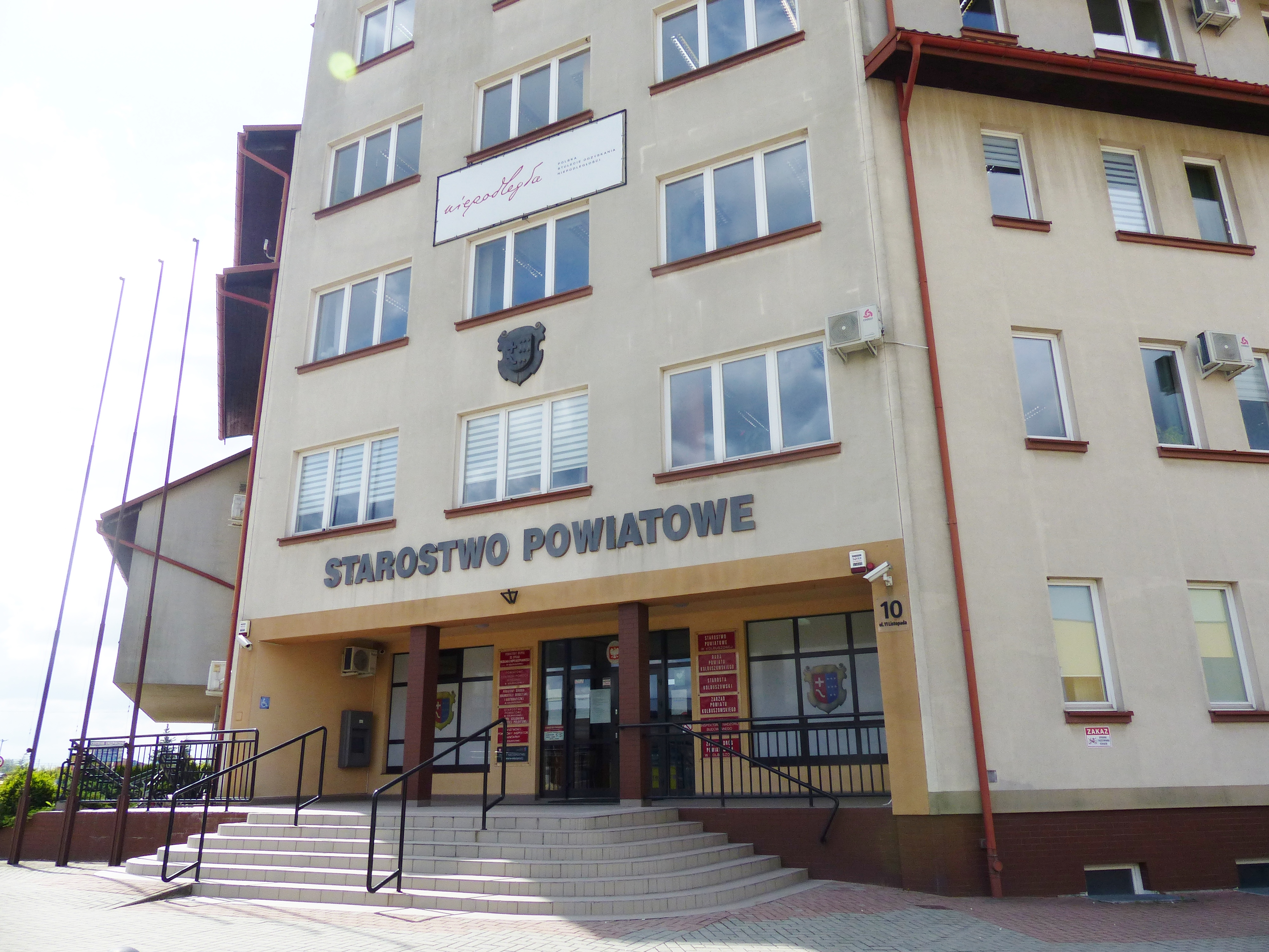 Kilka wejść do starostwa. Jak się w tym połapać?