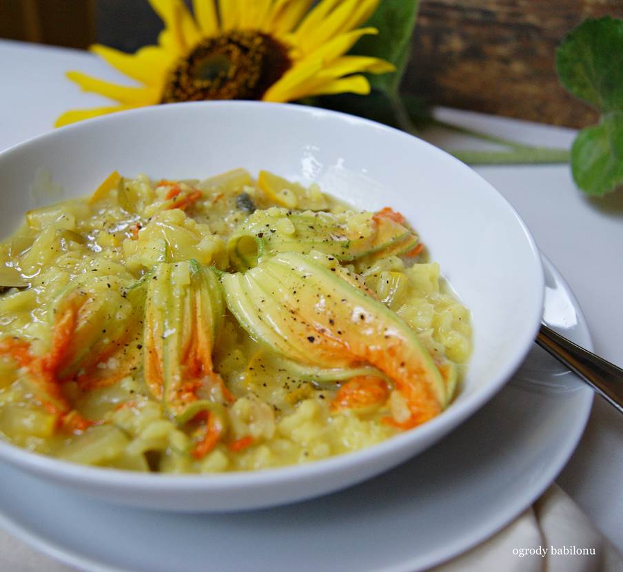 ogrody babilonu szafranowe risotto z kwiatami cukinii