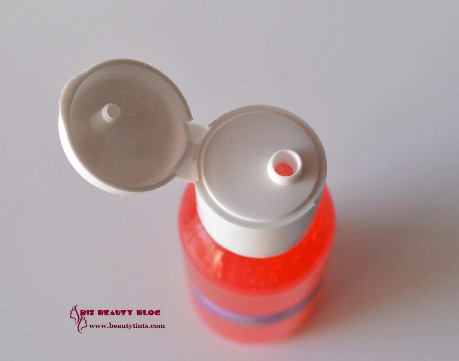 Sriz Beauty Blog Aroma Essentials Tomato Face Wash Review