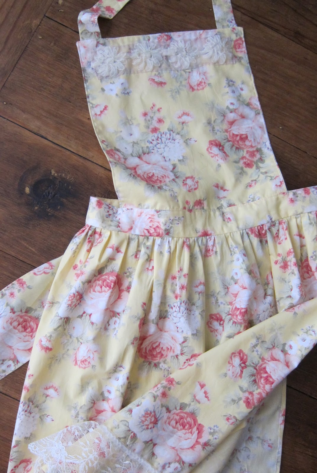 a maiden hair fern vintage aprons