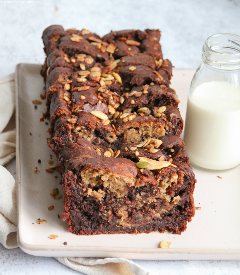 veganes Bananenbrot mit Erdnuss-Swirl