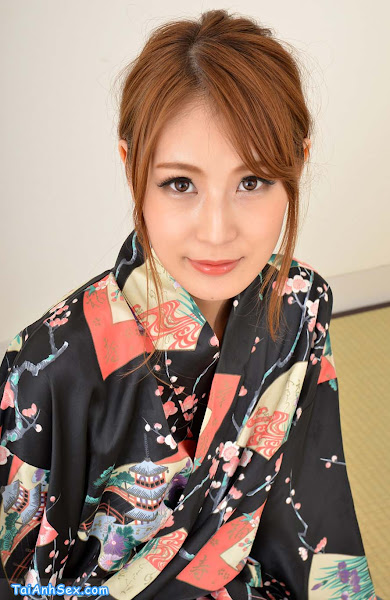 kich-dam-voi-trang-phuc-kimono-ren-mitsuki