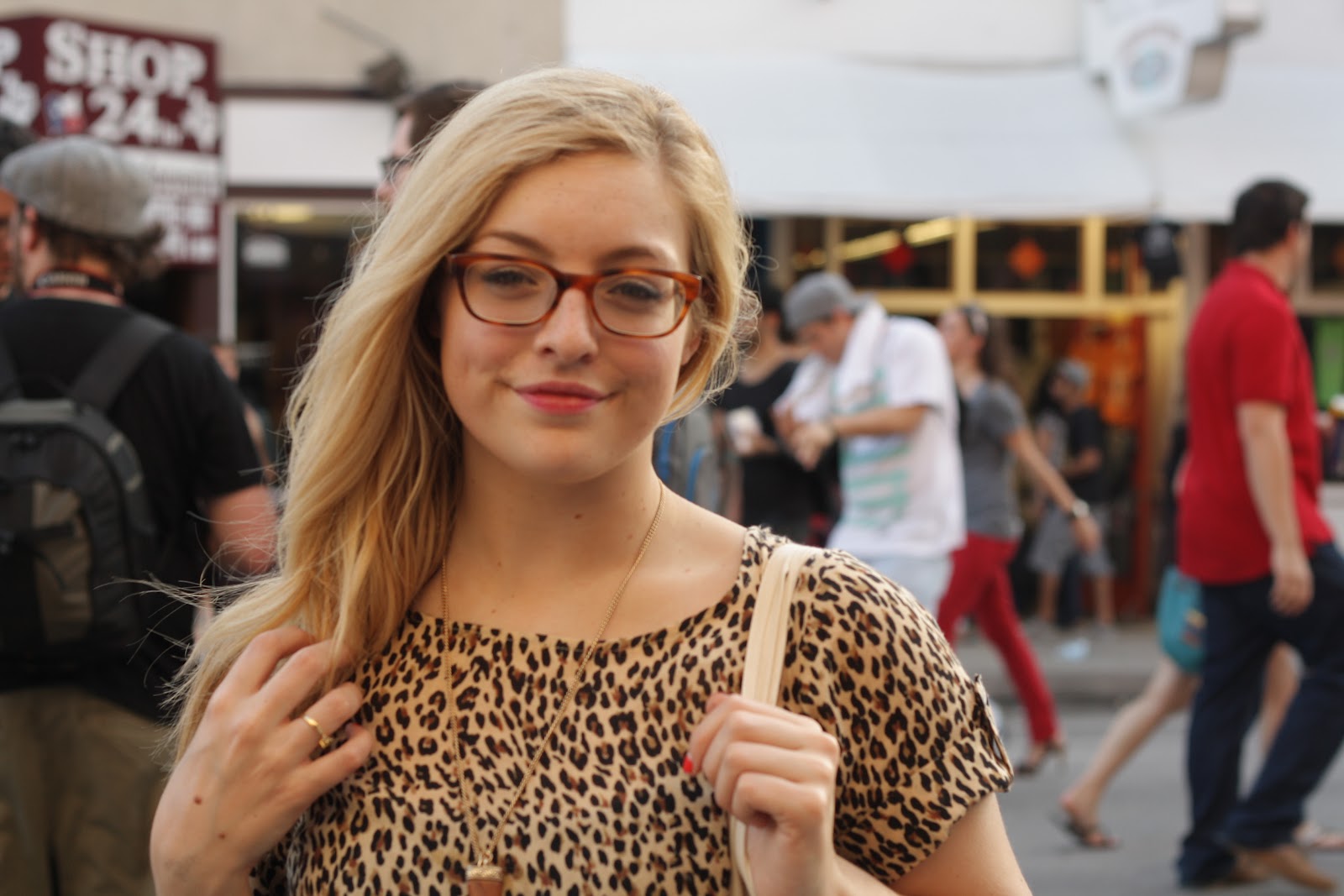 rachel at sxsw, wearing leopard top and tortoise shell glasses