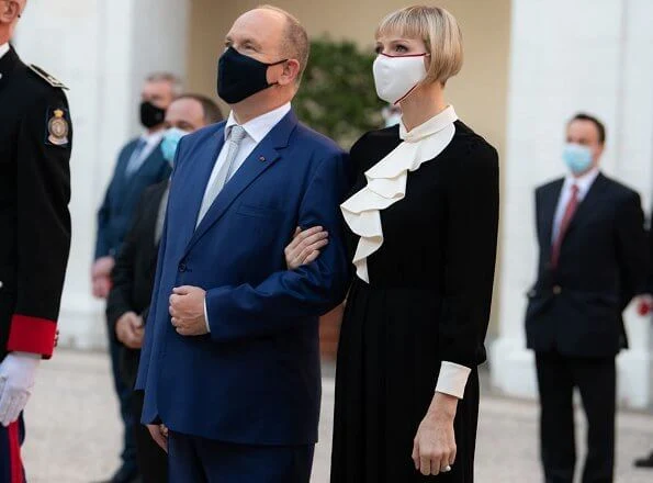 On the occasion of the 2020 National Day of Monaco, Prince Albert and Princess Charlene handed out medals of honour to volunteers of Red Cross