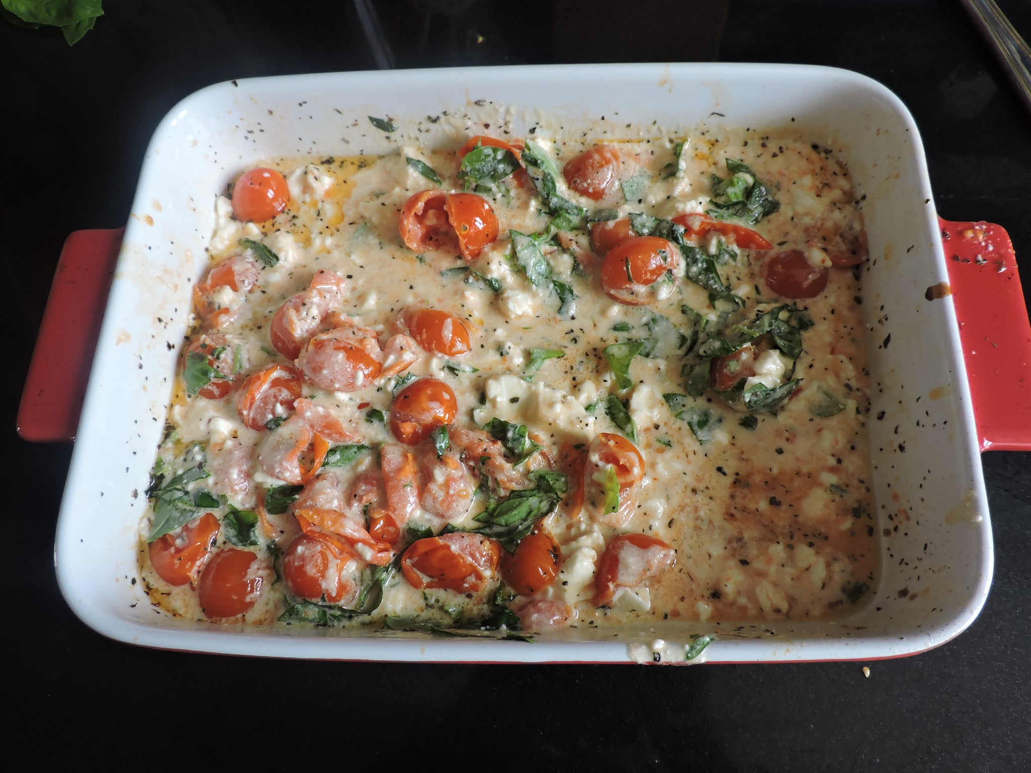 Fogones y Melones Noodles con queso feta, tomates cherry y albahaca