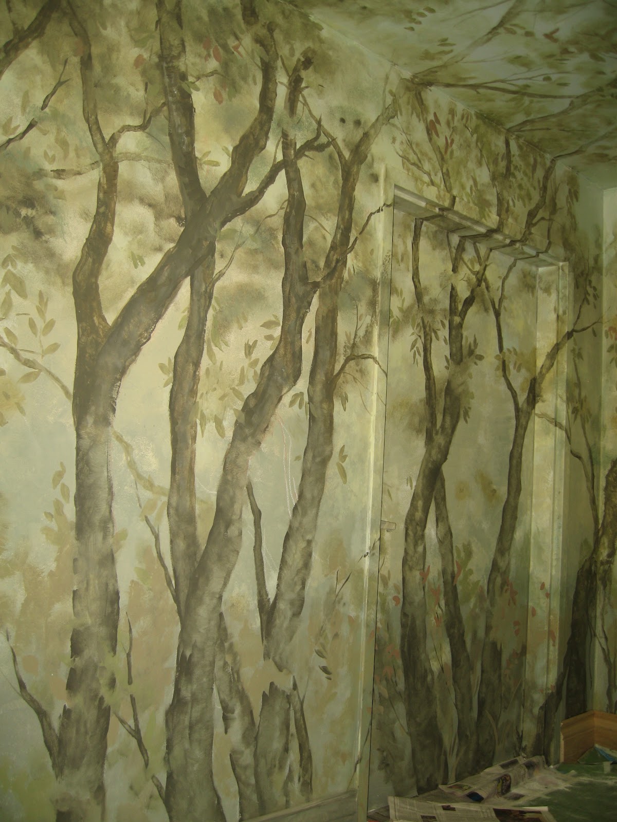 Nikiraart Drawing on walls.