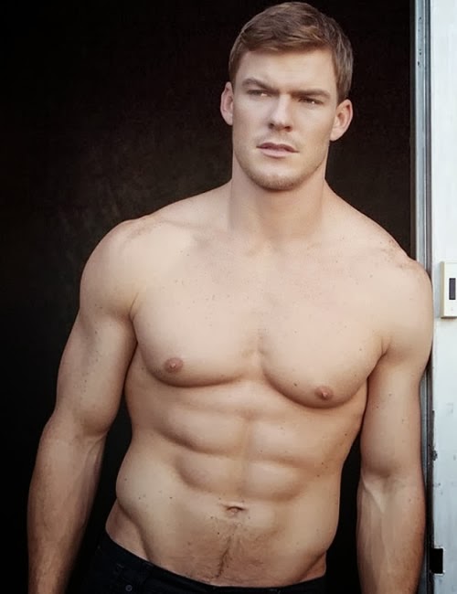 Fashion And The City The Hunger Games Alan Ritchson Is Half Naked