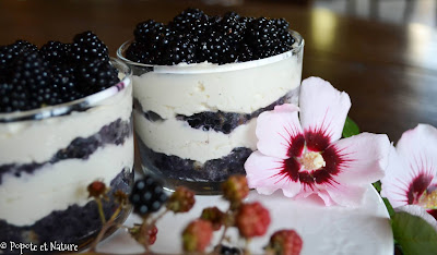 Verrines aux mûres et au mascarpone vanillé façon tiramisu © Popote et Nature Verrines aux mûres et au mascarpone vanillé façon tiramisu © Popote et Nature