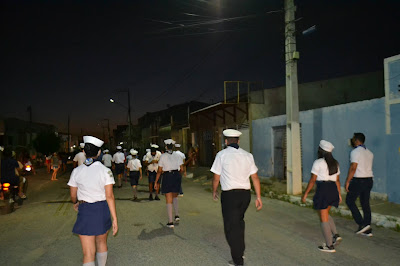 GRUPOS ESCOTEIROS DO MAR SÃO PEDRO E DO AR ANTONIO AMORIM REALIZAM DESFILE CÍVICO PELAS RUAS DO PORTO DE SÃO PEDRO, EM HOMENAGEM AO ANIVERSÁRIO DA CIDADE