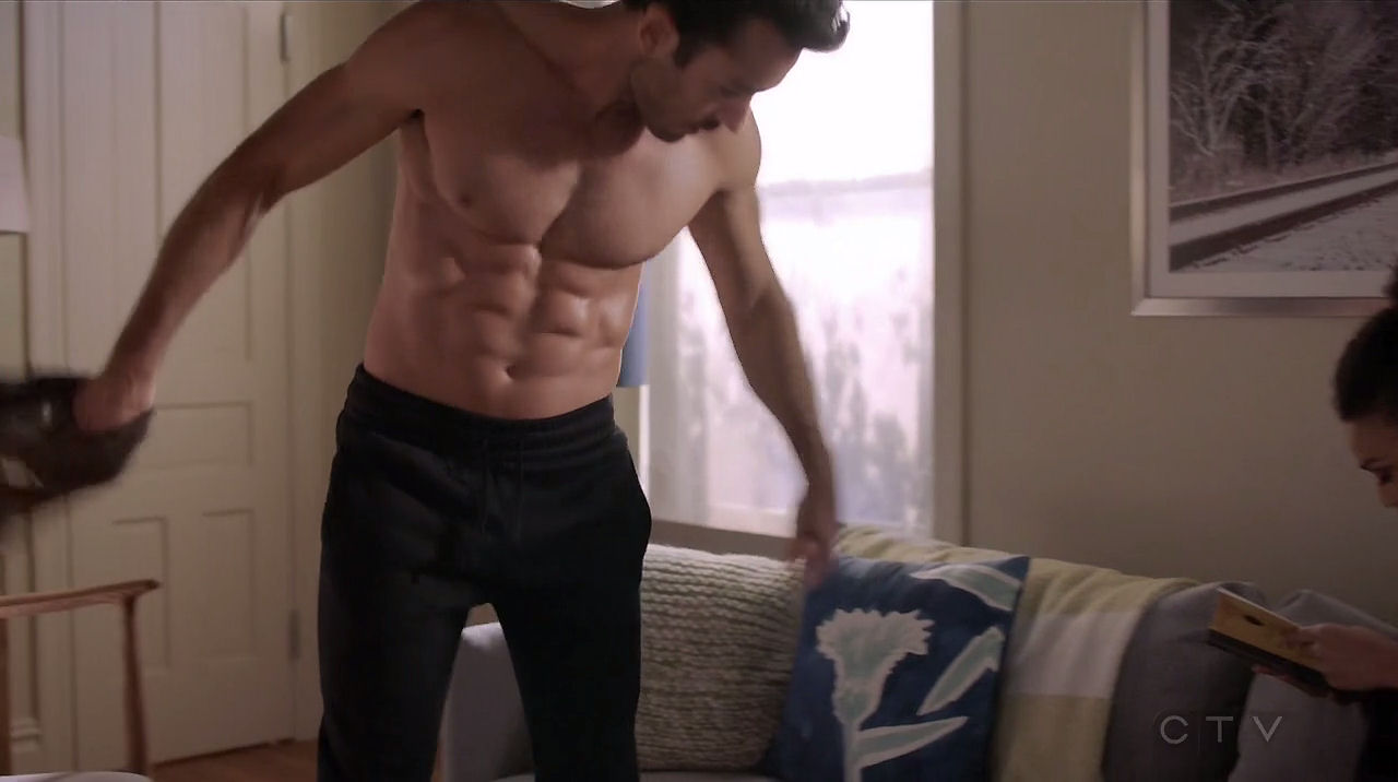 Aarón Díaz once again got a gratuitous shirtless scene this week on Quantic...
