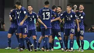 كأس العالم: الأرجنتين تهزم بولندا 2-0 ، وتنتقل إلى المرحلة التالية