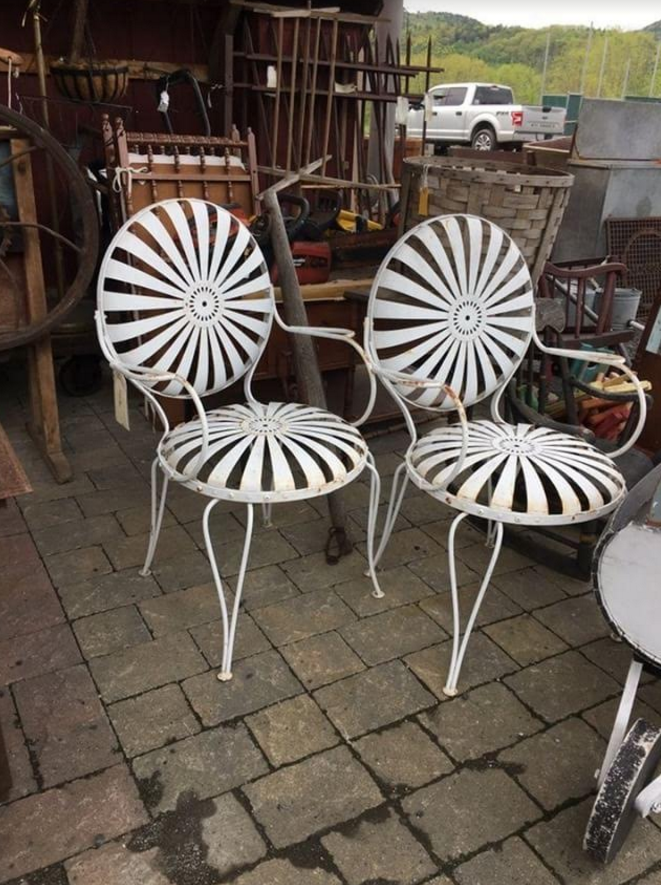 Maison Decor Hunting for Vintage French Patio Furniture