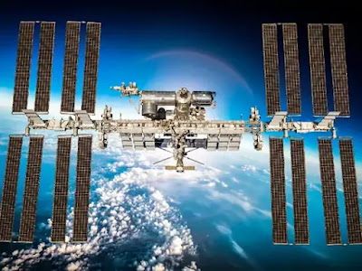 अंतर्राष्ट्रीय अंतरिक्ष स्टेशन में दरारें अंतर्राष्ट्रीय अंतरिक्ष स्टेशन में दरारें