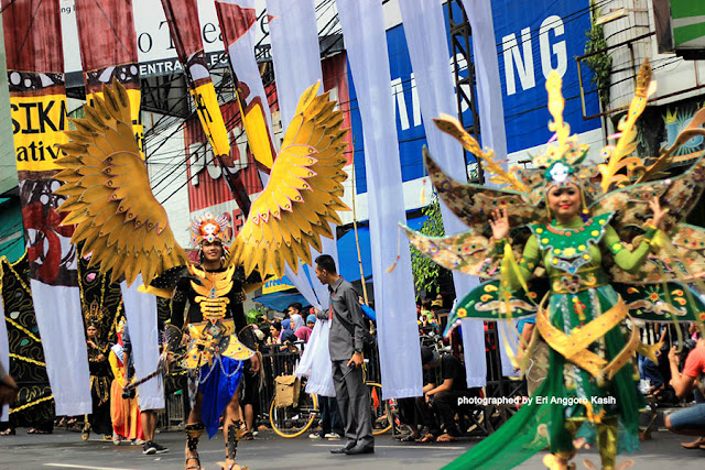 Creative Carnaval pada event Tasikmalaya Creative Festival 2016. Creative Carnaval pada event Tasikmalaya Creative Festival 2016.