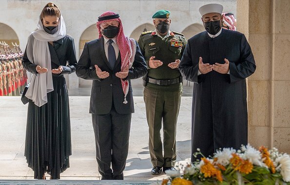 King Abdullah and Queen Rania visited the tomb of the late King Hussein