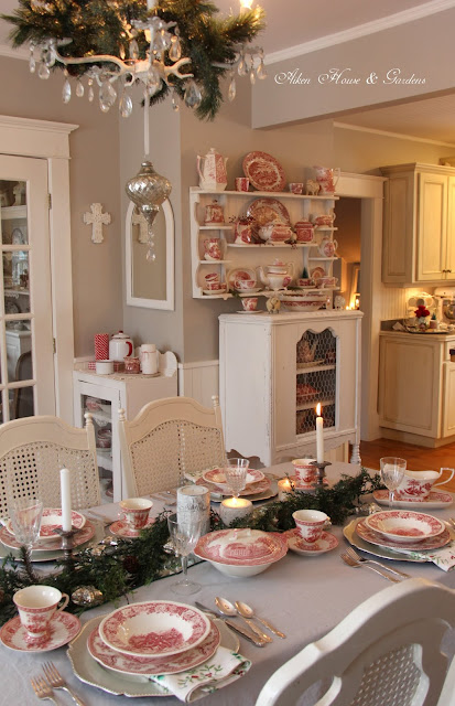 Aiken House & Gardens: Red & White Christmas Tablescape