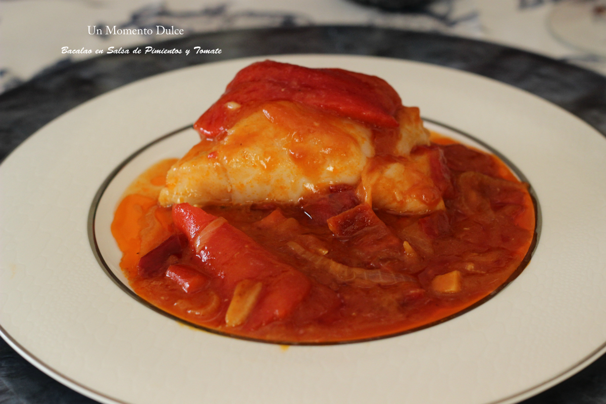 Un momento dulce BACALAO EN SALSA DE PIMIENTOS Y TOMATE. Un momento dulce BACALAO EN SALSA DE PIMIENTOS Y TOMATE.