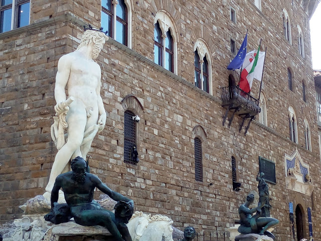 Le Palazzo Vecchio vu depuis la fontaine de Neptune