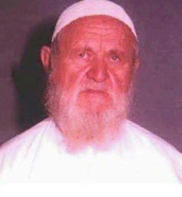 الشيخ ابو اسحاق الحويني مع الشيخ أبو عبادة الالباني ابن الشيخ محمد ناصر الدين الالباني رحمه الله والشيخ عبد العظيم الحويني Bts Jungkook Jungkook Hard Hat