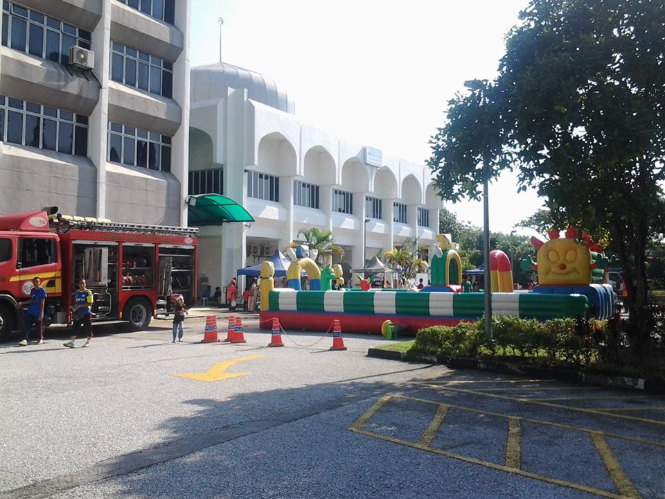 Inflatables bouncing castle Malaysia: Majlis Karnival 