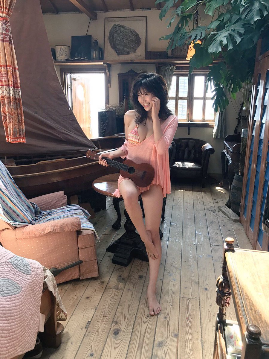 요가하는 98년생 167cm 그라비아 모델 - 디쁠