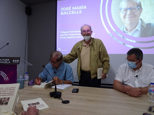 José María Balcells firma libros en Orihuela
