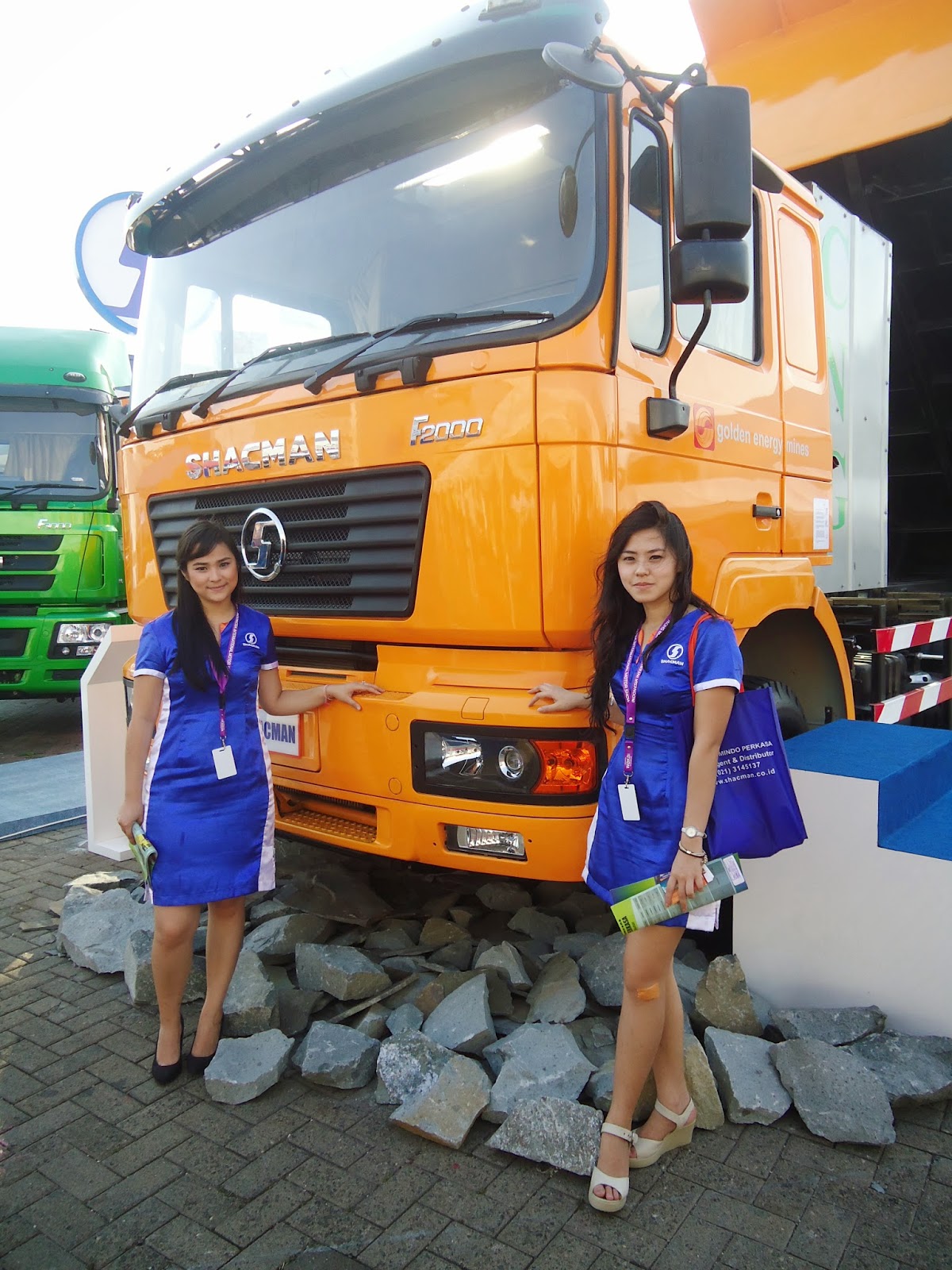 Sexy Custom Uniform for Sales Girl Promotional Uniform for a truck company