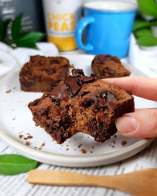 BROWNIE BLOND AUX POIS CHICHES-sans gluten-vegan BROWNIE BLOND AUX POIS CHICHES-sans gluten-vegan