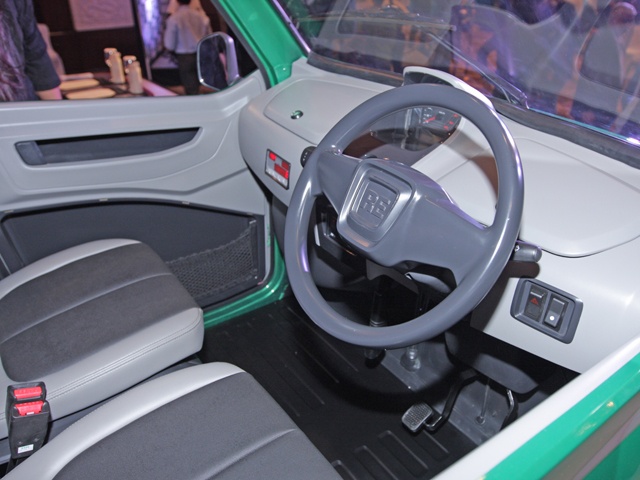Bajaj re60