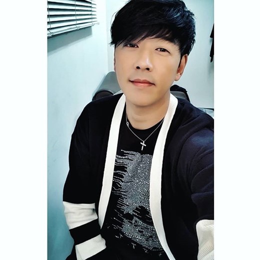 All About Korean Entertainments And Culture: Ryu Si Won's recent fan