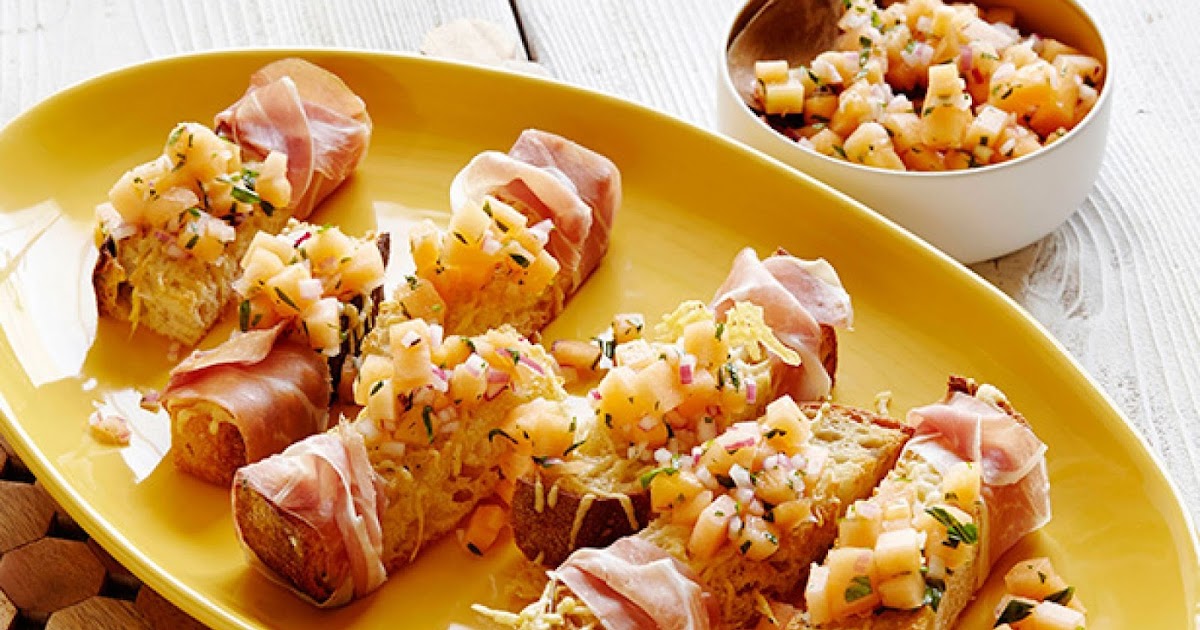 How to Make Cantaloupe and Prosciutto Crostini
