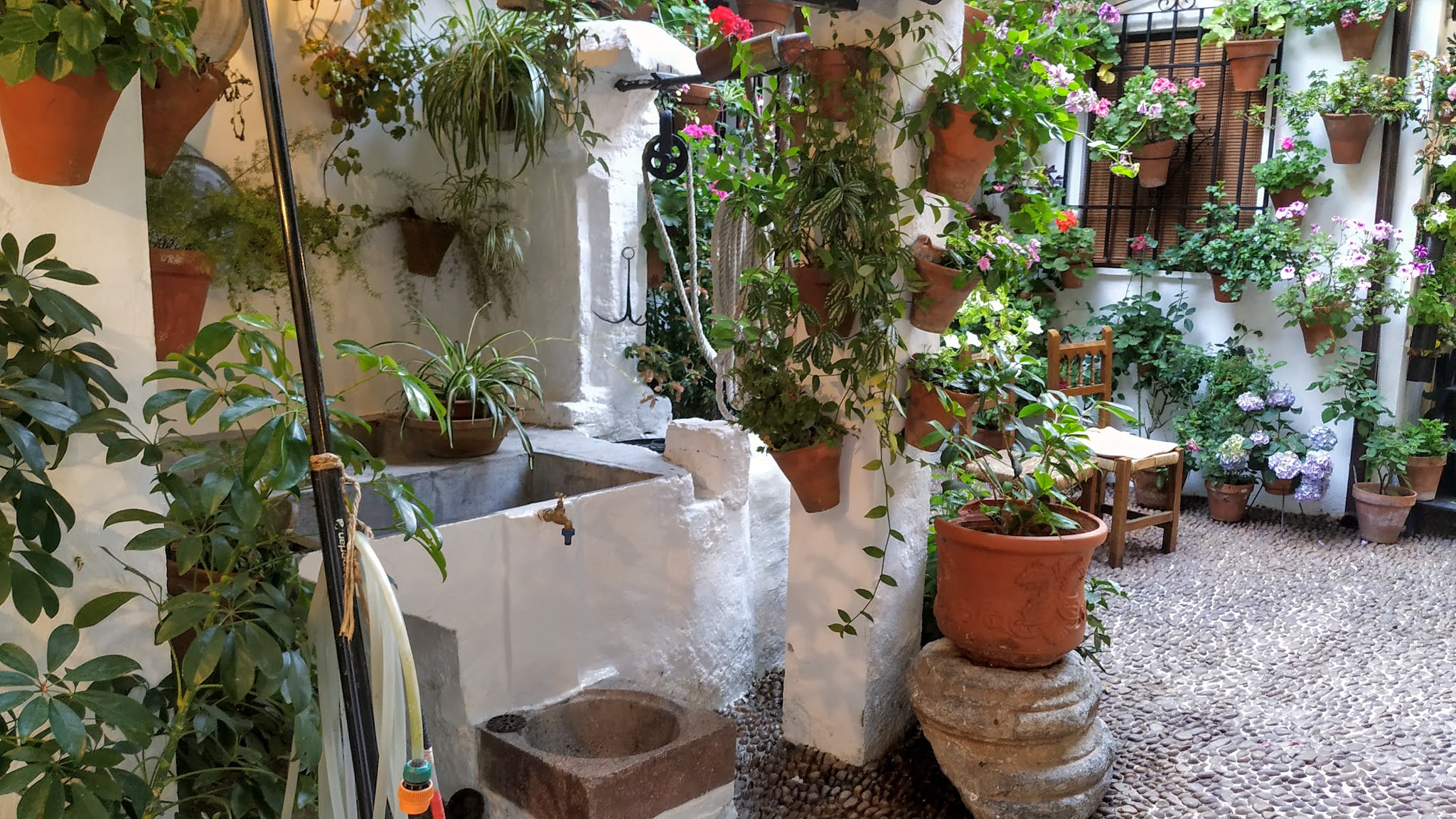 Patios de Córdoba, Recorriendo el Barrio de San Basilio.