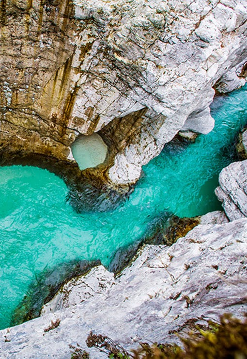  The Soča other names Friulian: Lusinç, archaic German: Sontig, An Alpine river in character, its source lies in the Trenta Valley in the Julian Alps in northwestern Slovenia, at an elevation of 876 metres .The river runs past the towns of Bovec, Kobarid, Tolmin, Kanal ob Soči, Nova Gorica (where it is crosse