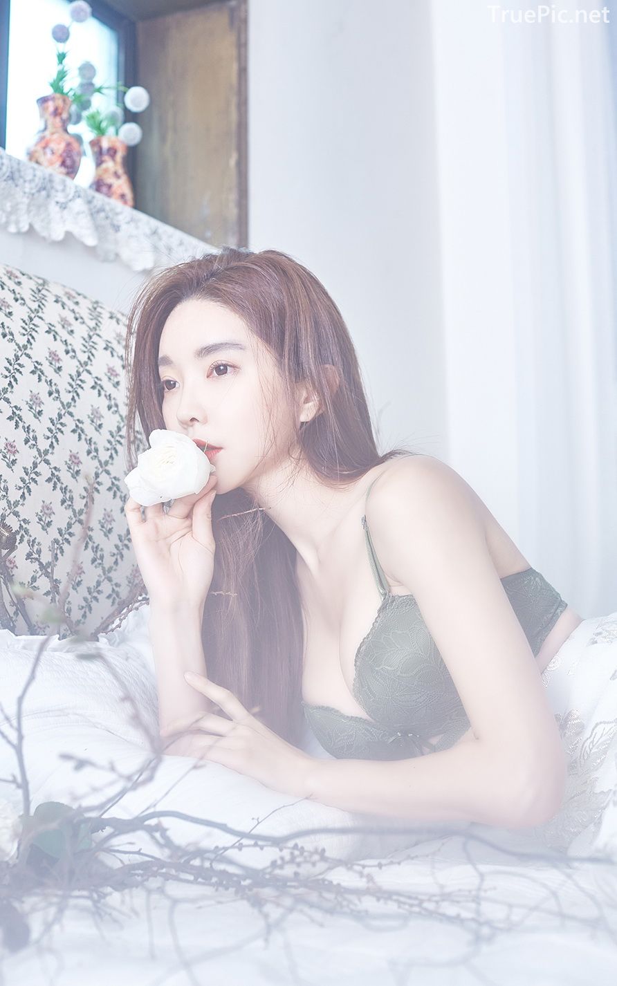 Korean beautiful model and fashion - Park Soo Yeon - Dark Green Bra Set - Picture 10