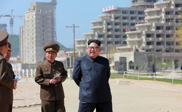 Kim Jong-un Aonekana Hadharani, Afanya Hili Kukiwa na Tetesi Kuwa Amefariki