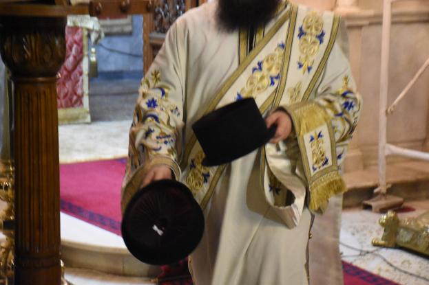 Εορδαία: Διεκόπη λειτουργία λόγω πιστής με μάσκα - «Δεν θέλω καρναβάλια» έλεγε ο παπάς