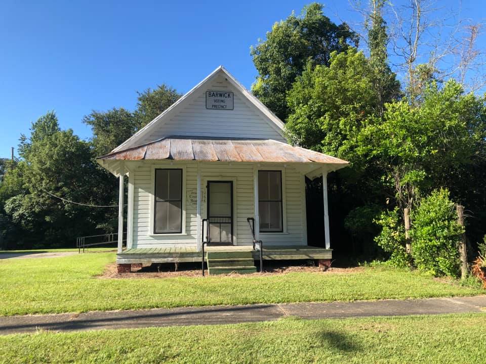 Court House in Barwick