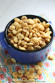 Seasoned Soup Crackers in blue bowl recipe from Served Up With Love