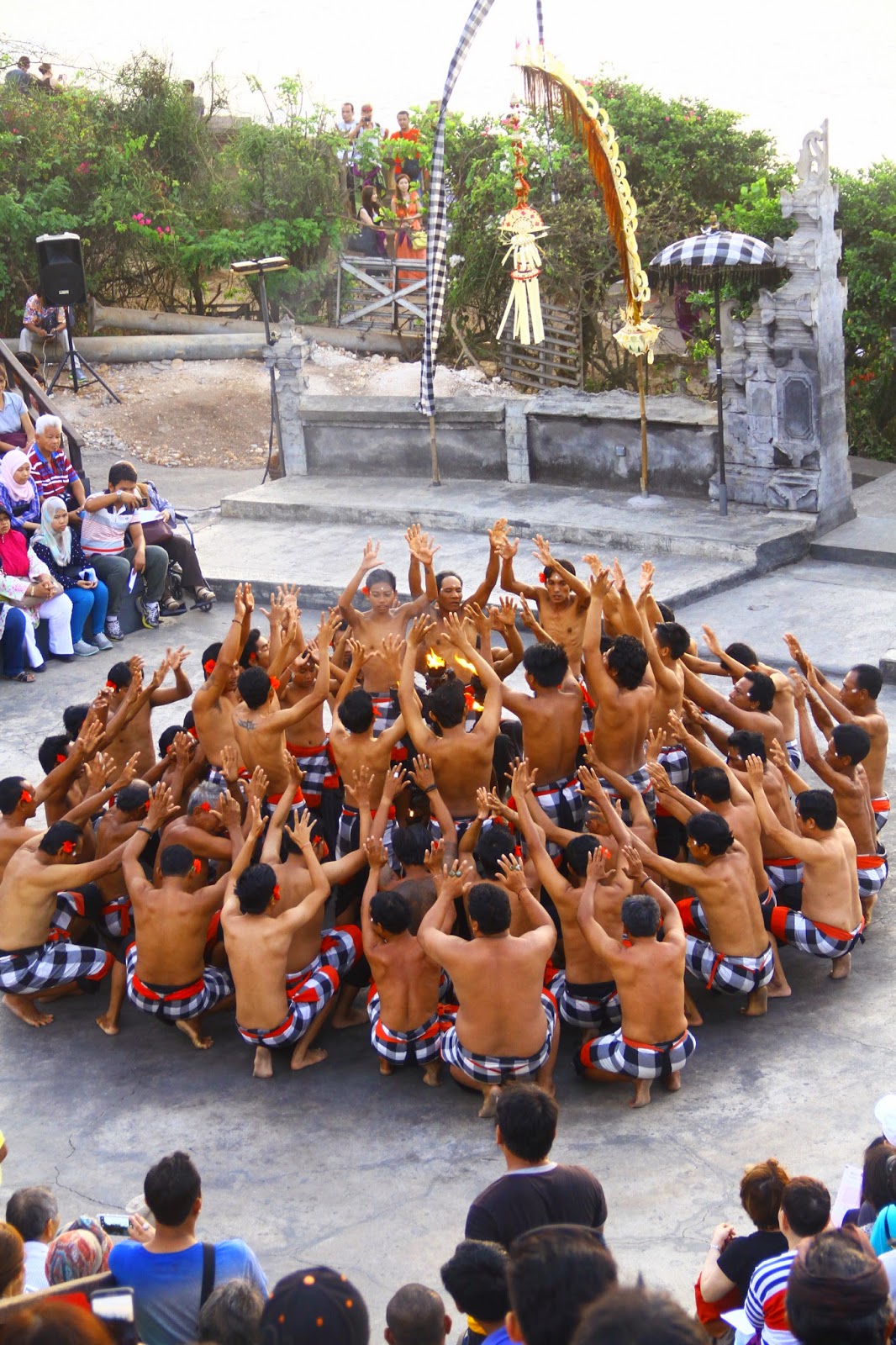 Tari Kecak Uluwatu Bali Island ~ Story Pooh