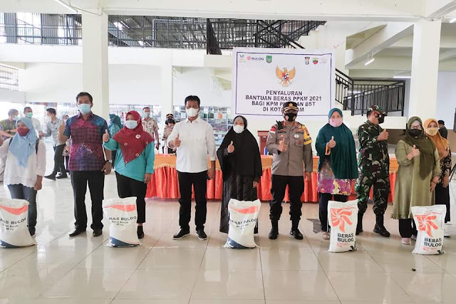 Pemko Batam Telah Menyalurkan 93 % Beras PPKM Pemko Batam Telah Menyalurkan 93 % Beras PPKM