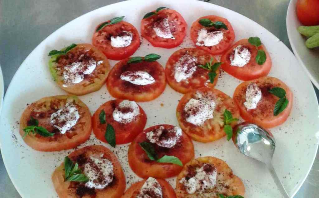 Jabaliyeh Tomato seasoned with garlic & sumac recipe LEBANESE RECIPES
