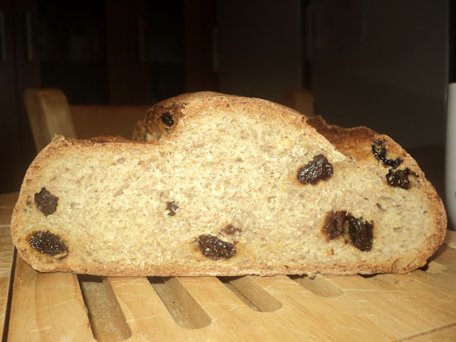  PAN CON TRIGO, CENTENO, PASAS Y NUECES. 