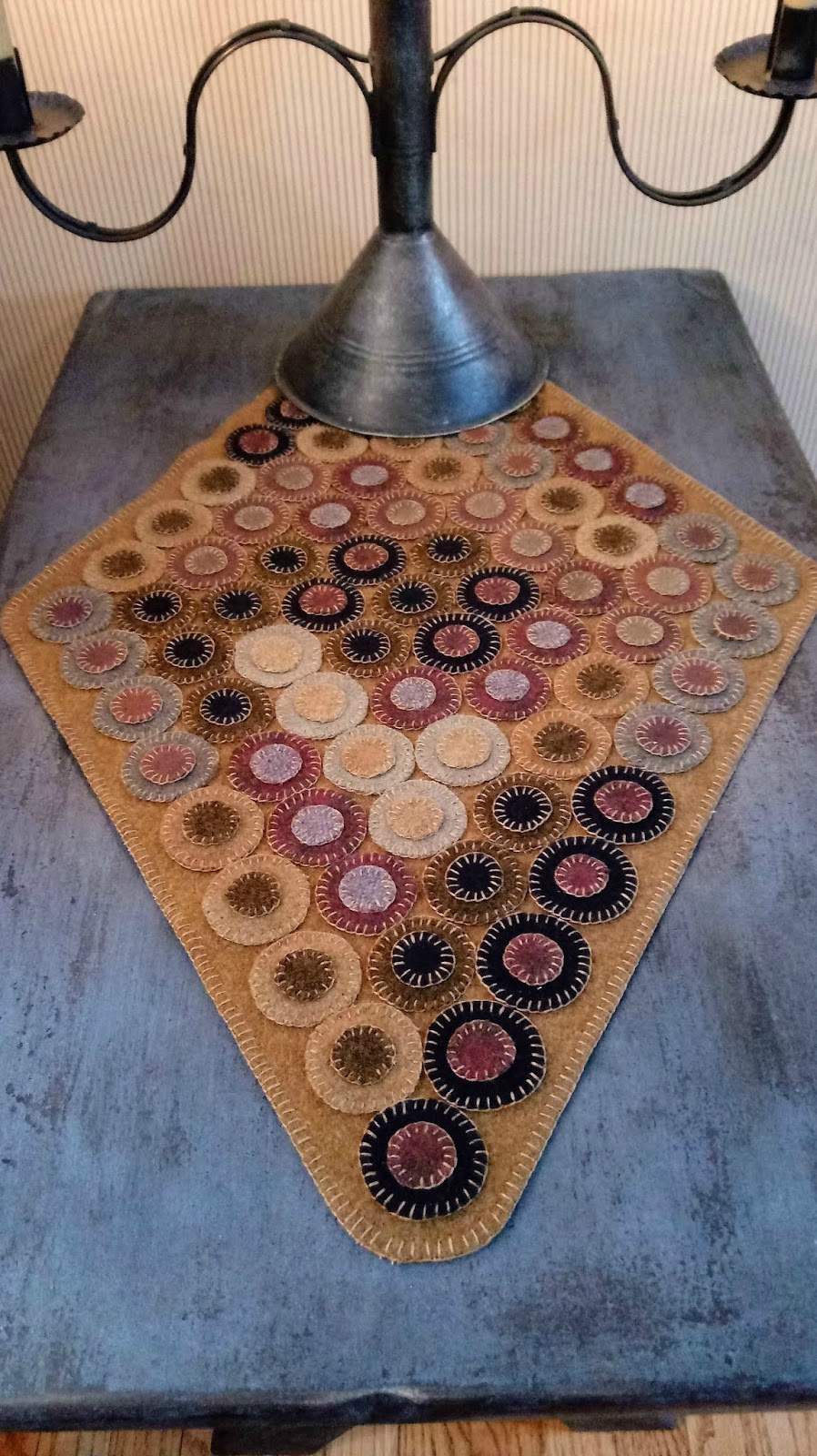 KM PRIMITIVES PENNY RUGS