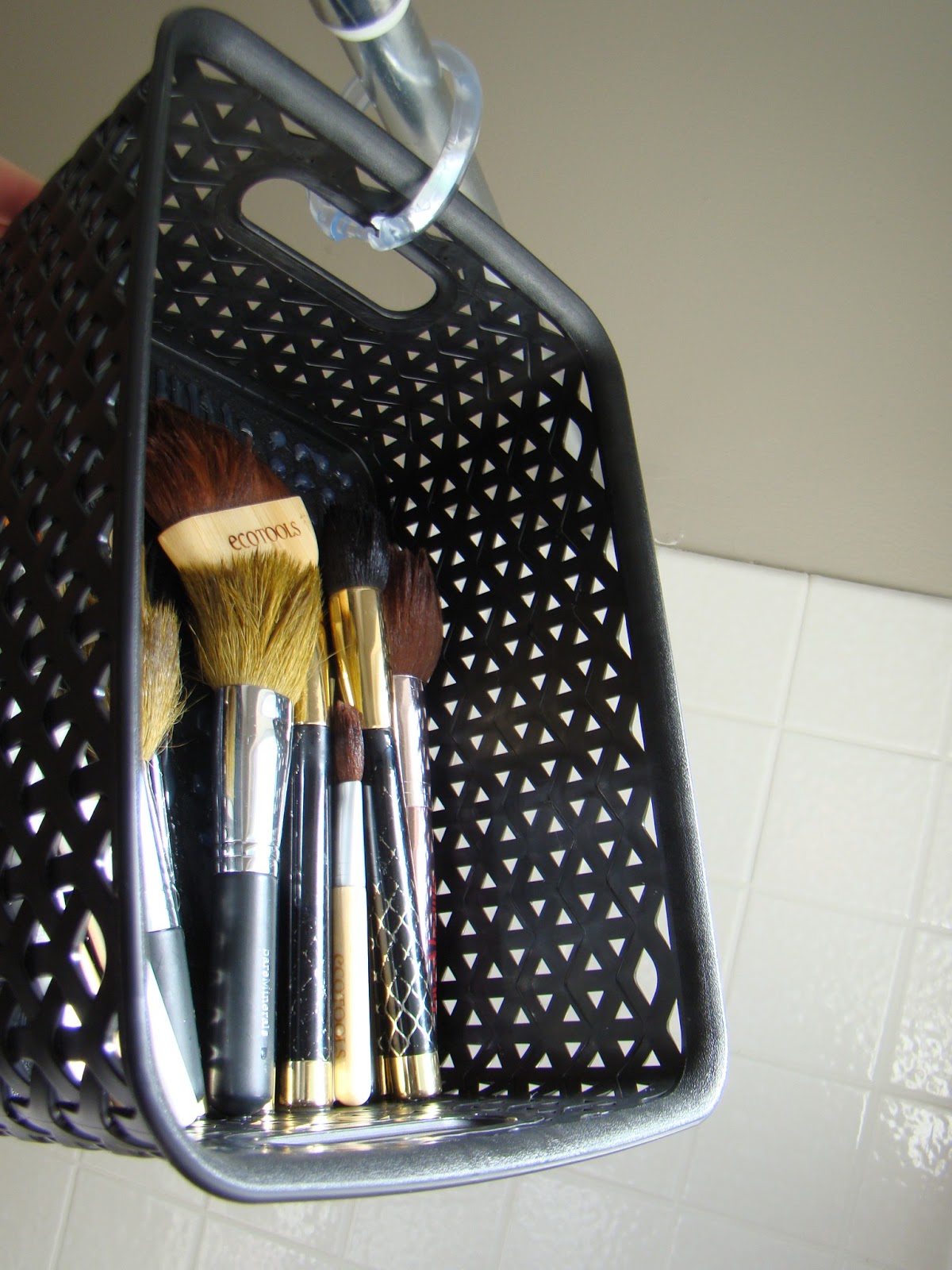 DIYs by Megi D. Makeup Brush Washer and Dryer