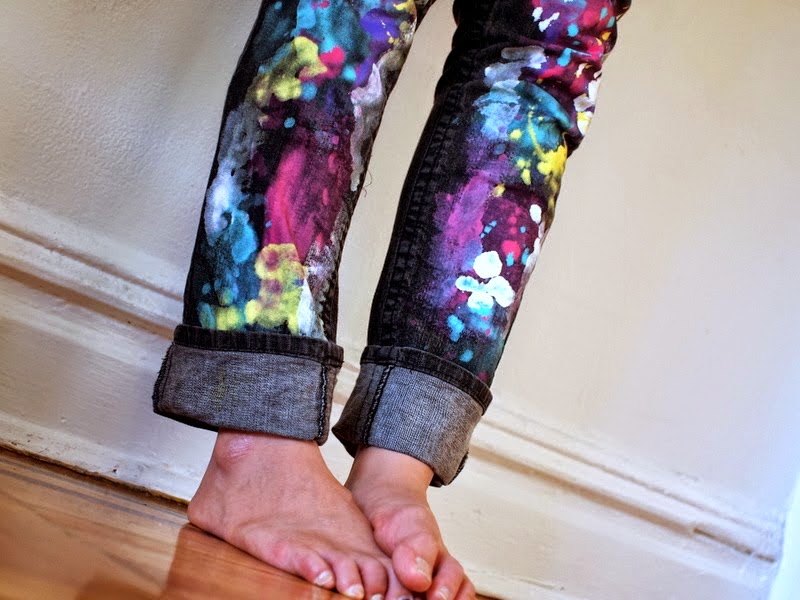 DIY Splatter Painted Pants Do it yourself ideas and projects