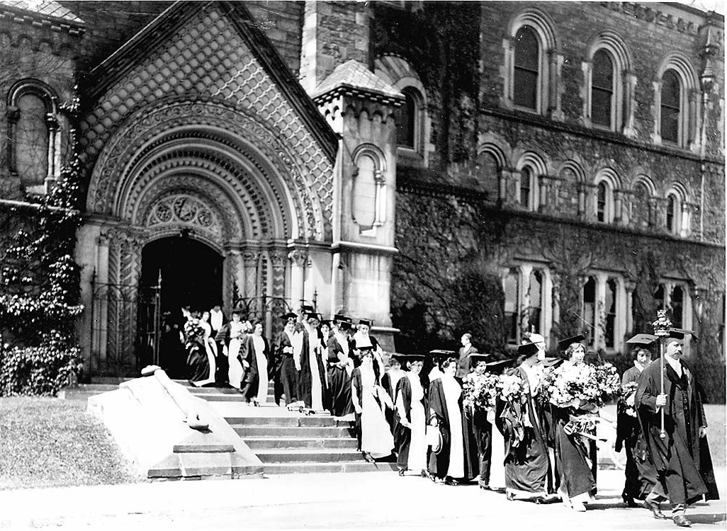 1915 women graduates - University of Toronto - via Wikipedia