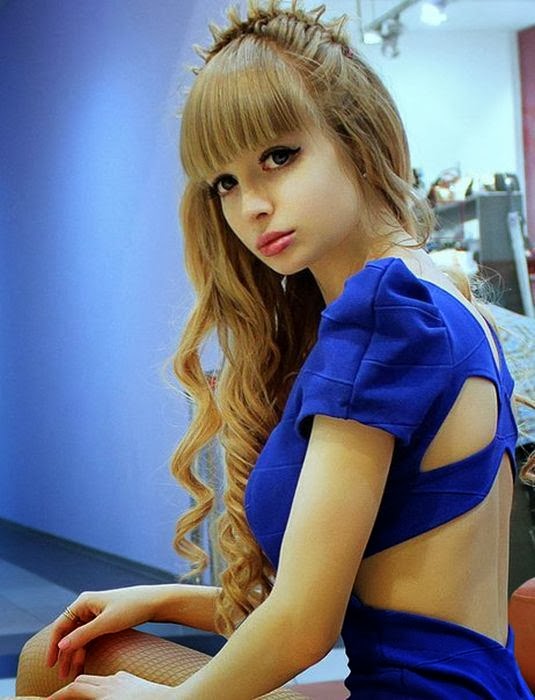 “Russian Barbie Girl” shows off her doll-like features Life Time